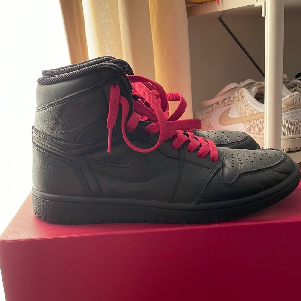 Triple black Jordan 1